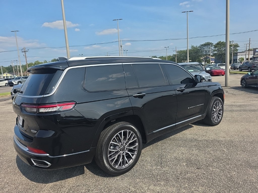 Used 2023 Jeep Grand Cherokee L Summit AWD/4WD image 5