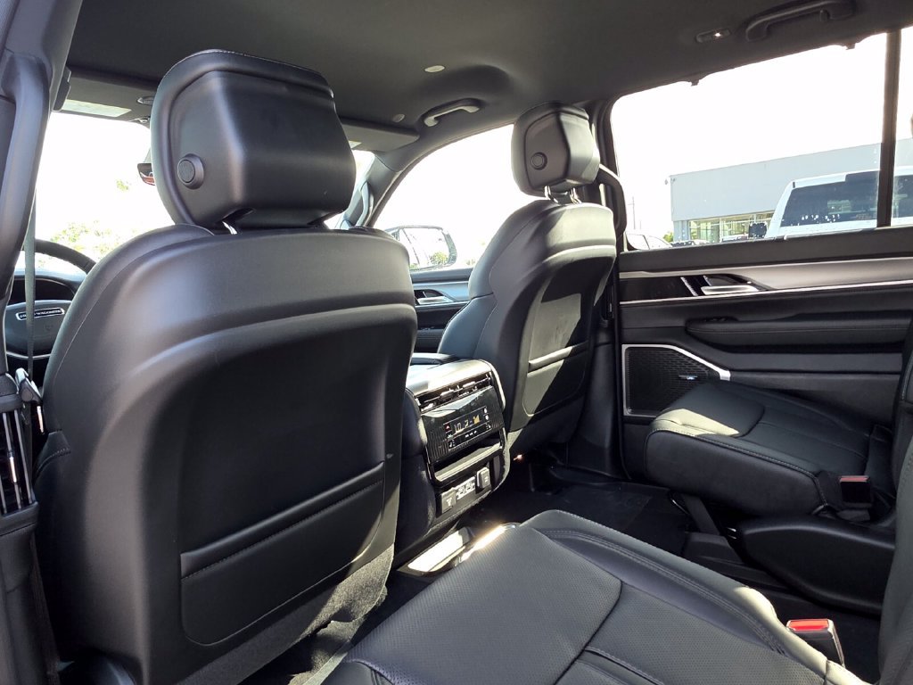 New 2026 Jeep Grand Wagoneer Limited w/ Convenience Group I AWD/4WD image 11