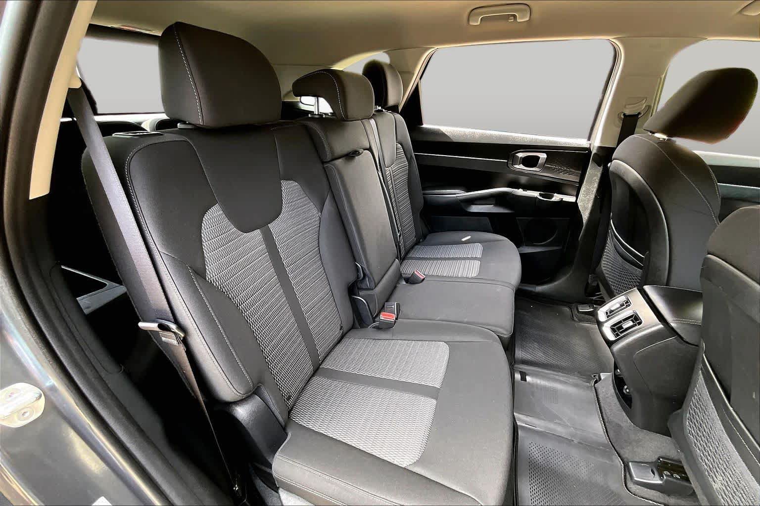 Used 2023 Kia Sorento LX FWD image 19