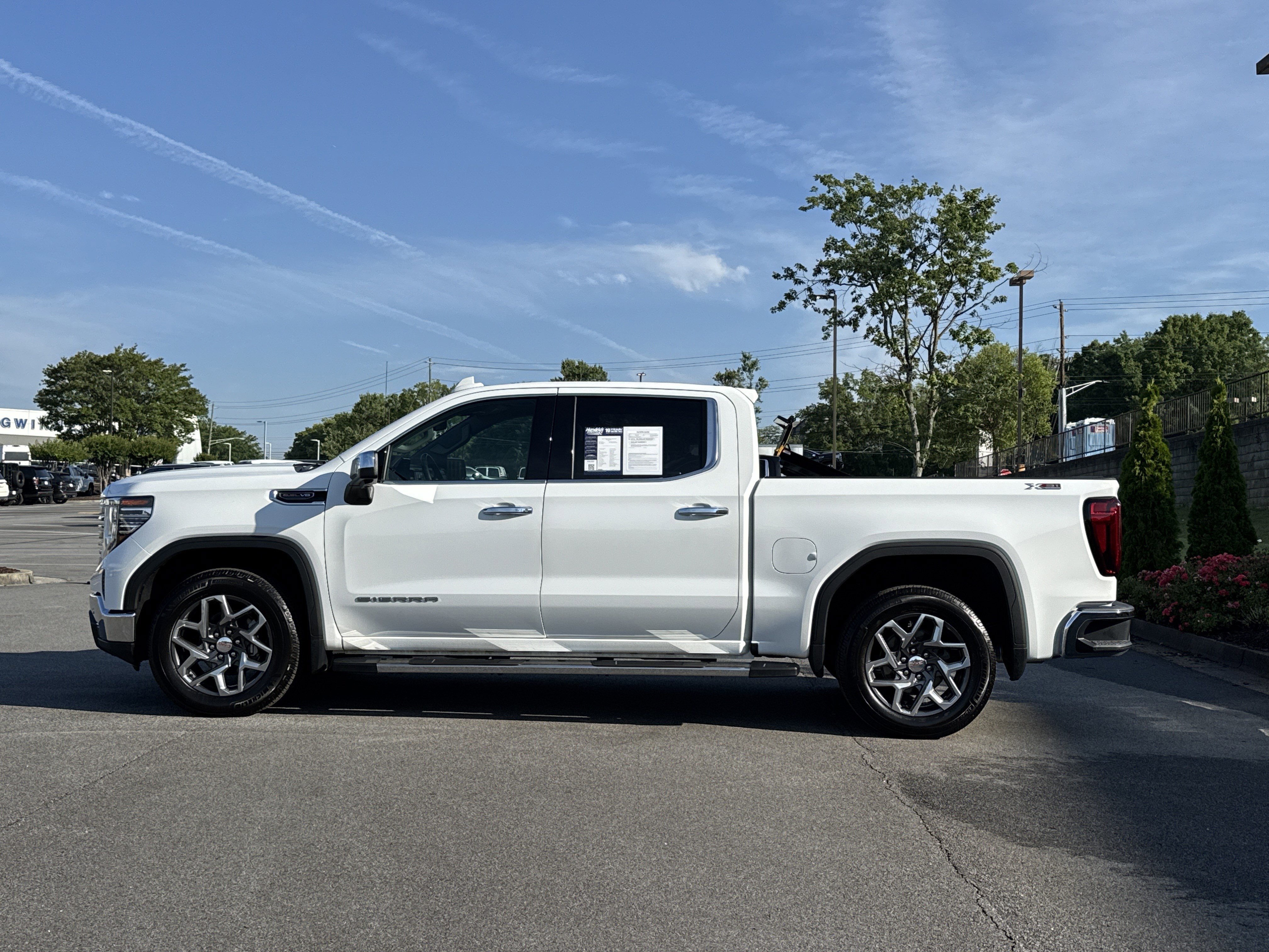 Used 2023 GMC Sierra 1500 SLT w/ SLT Premium Plus Package AWD/4WD image 7