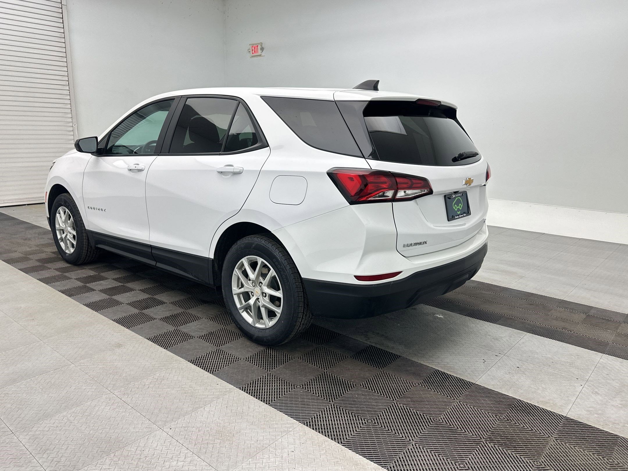 Certified 2023 Chevrolet Equinox LS w/ LS Convenience Package AWD/4WD image 3