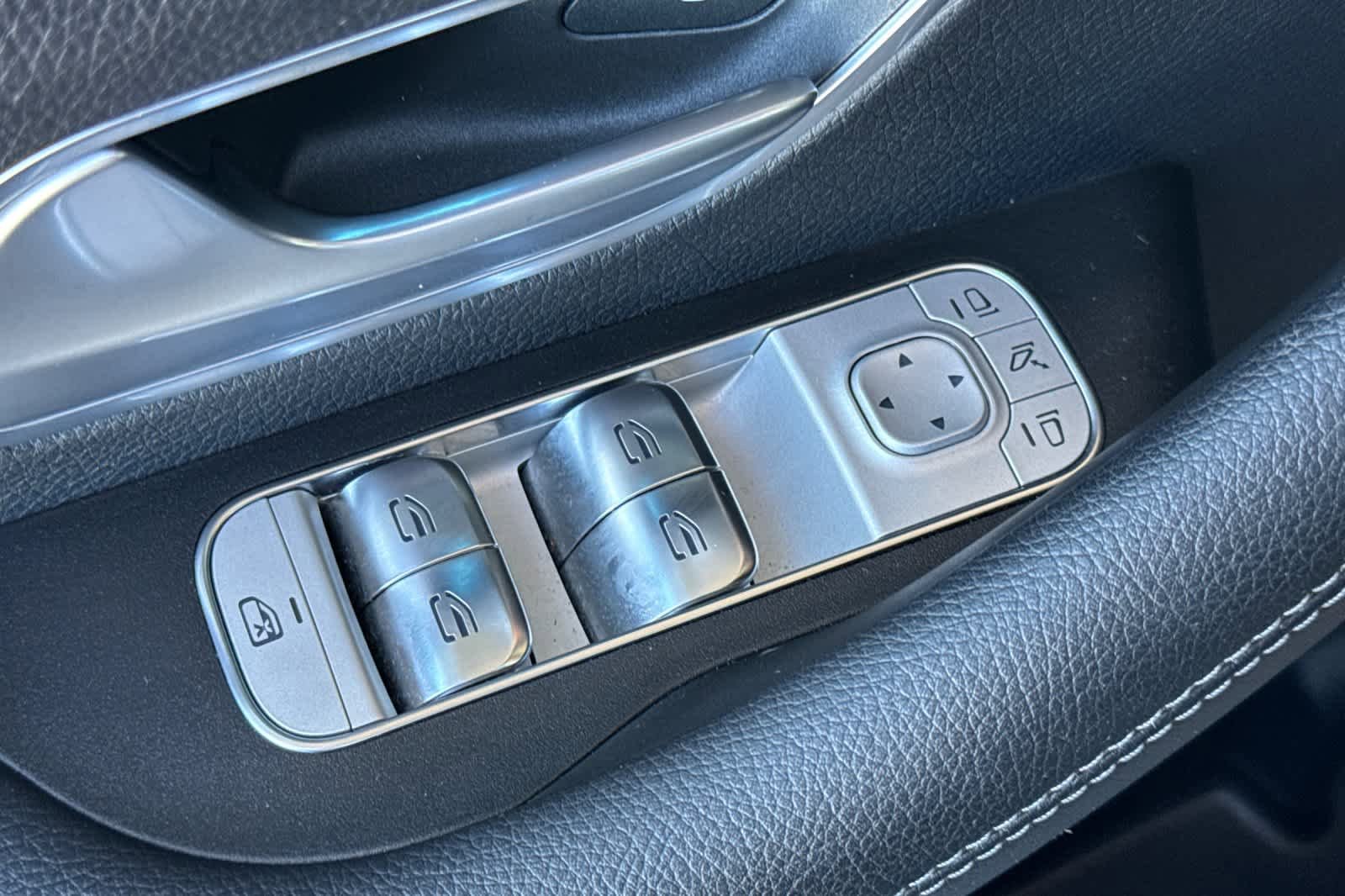 Used 2025 Mercedes-Benz GLE 350 4MATIC image 13