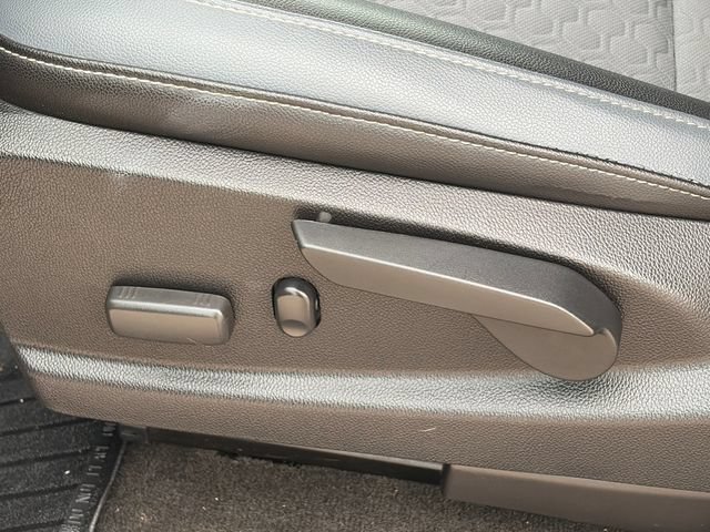 Used 2018 Chevrolet Colorado Z71 AWD/4WD image 19