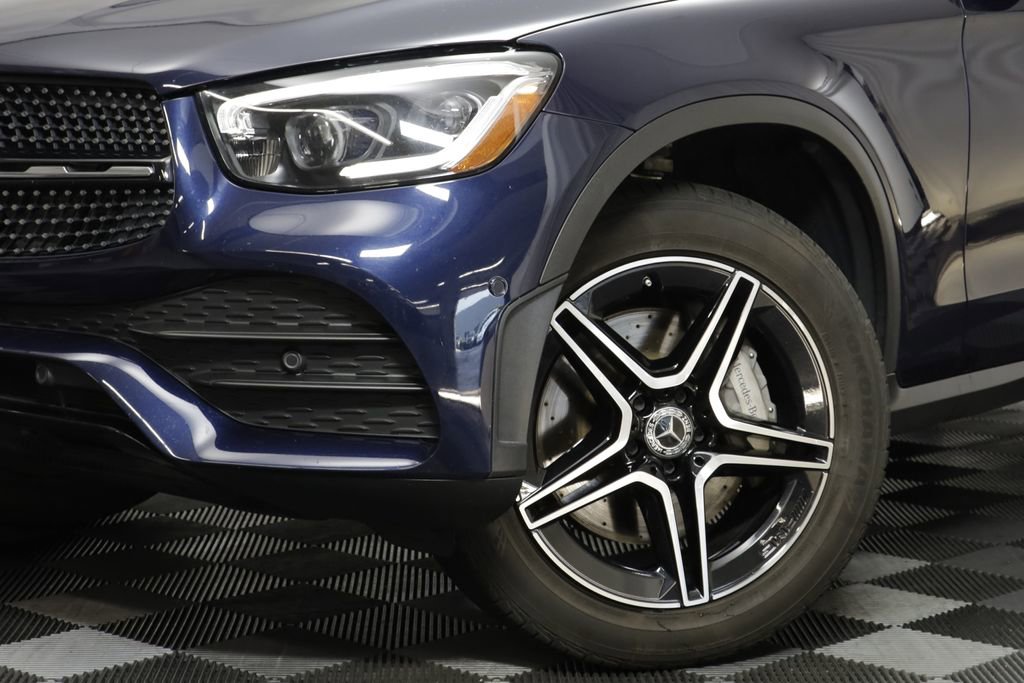 Used 2022 Mercedes-Benz GLC 300 4MATIC image 3