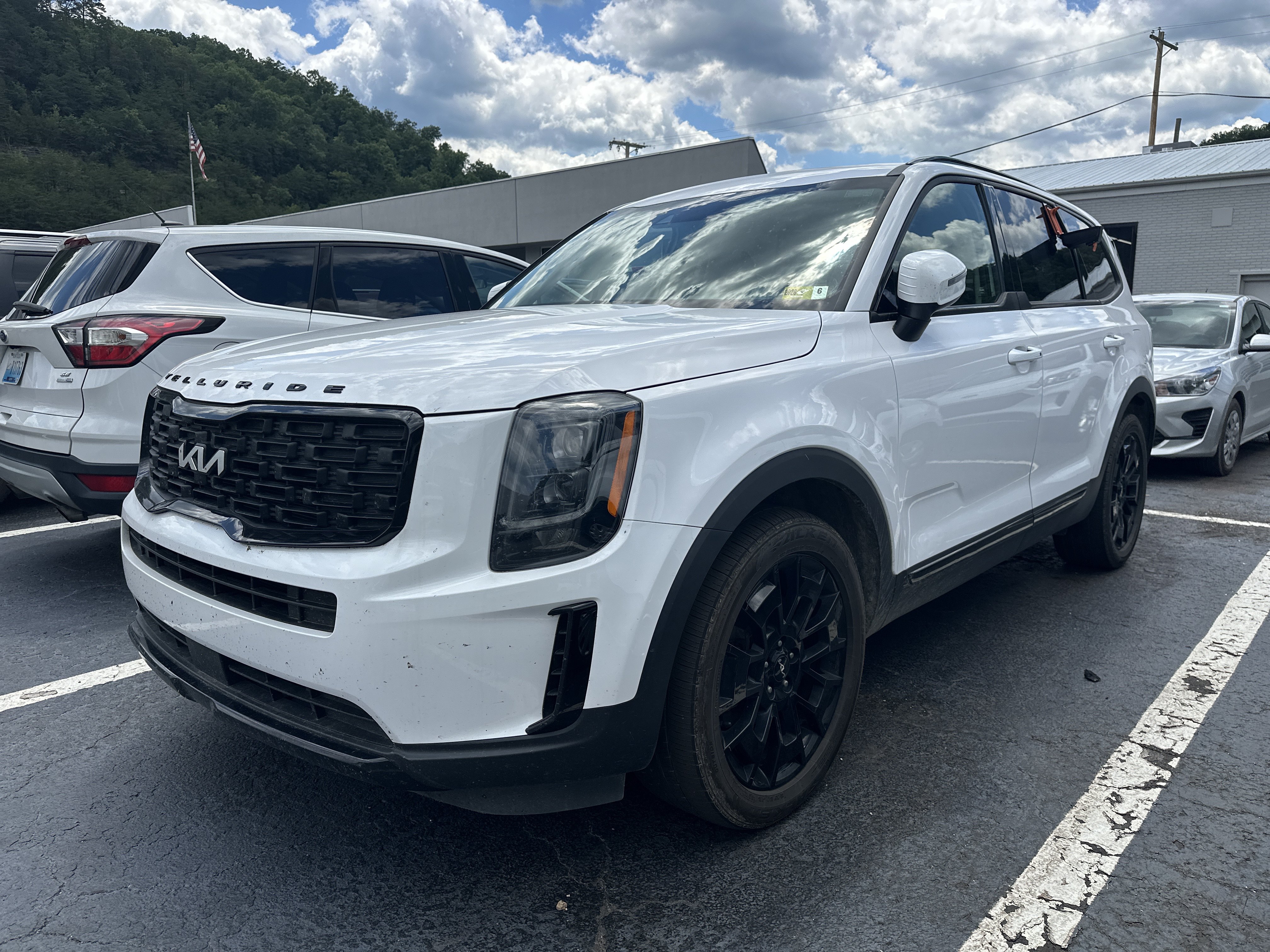 Used 2022 Kia Telluride EX w/ EX Premium Package AWD/4WD image 3