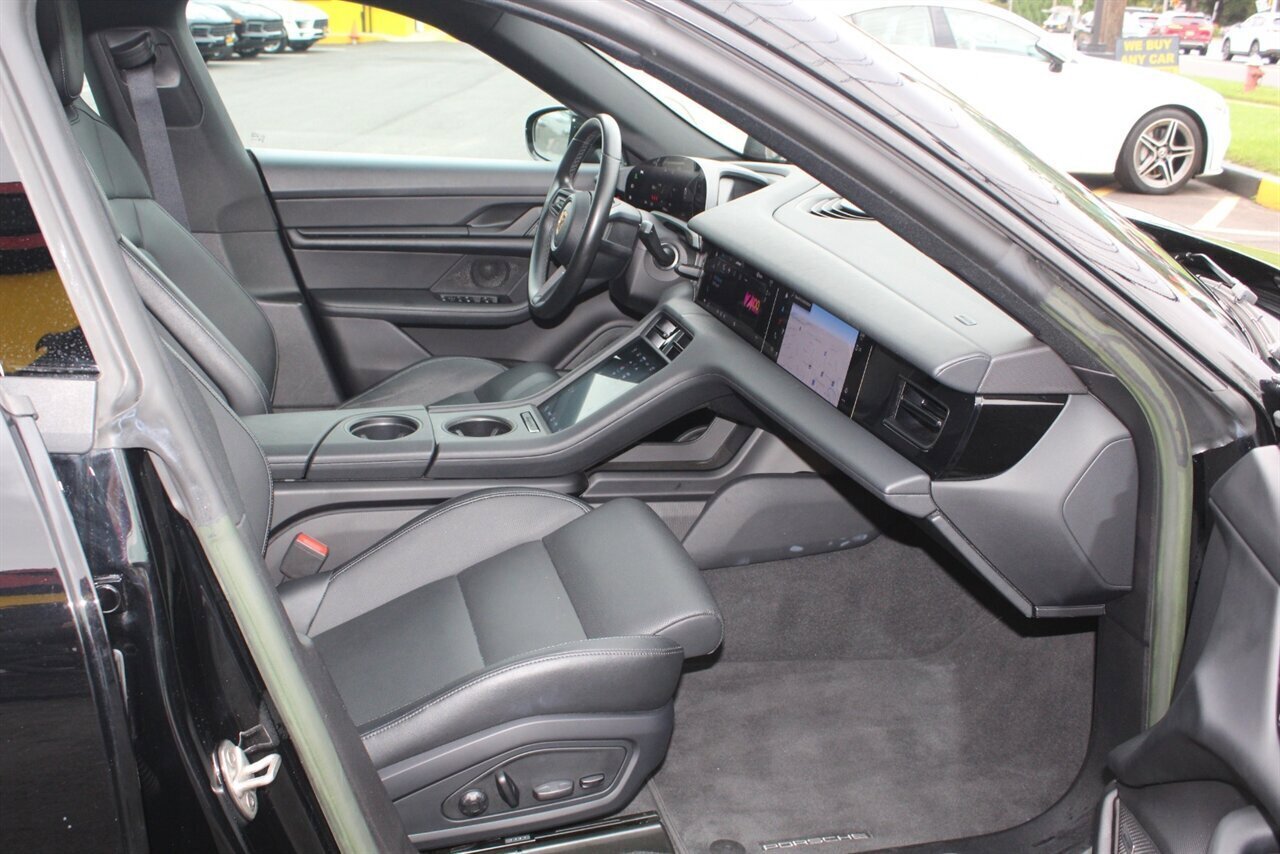 Used 2022 Porsche Taycan image 13