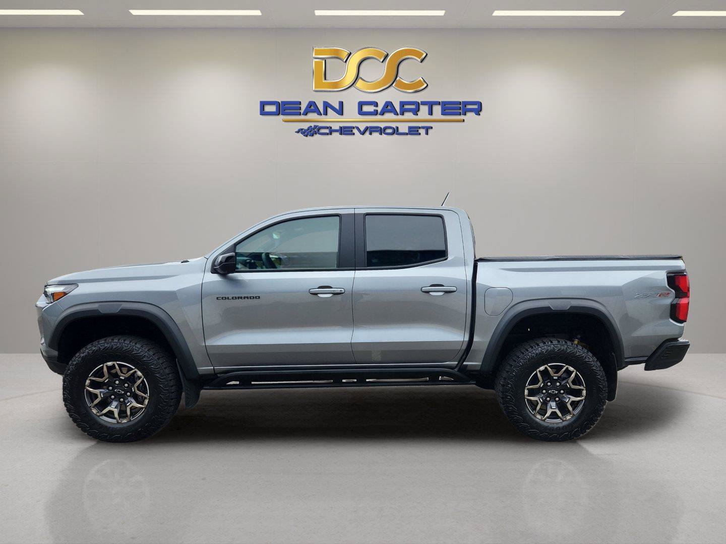 Used 2024 Chevrolet Colorado ZR2 w/ Technology Package AWD/4WD image 2