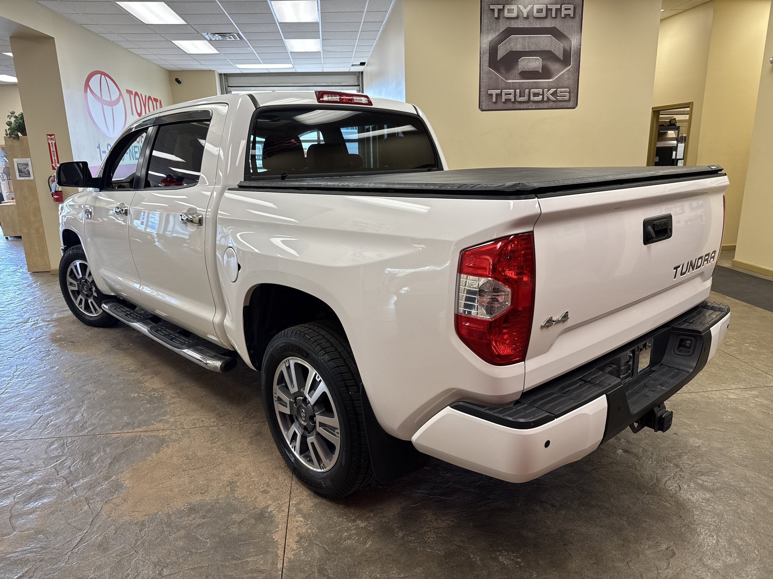 Used 2018 Toyota Tundra Platinum AWD/4WD image 12