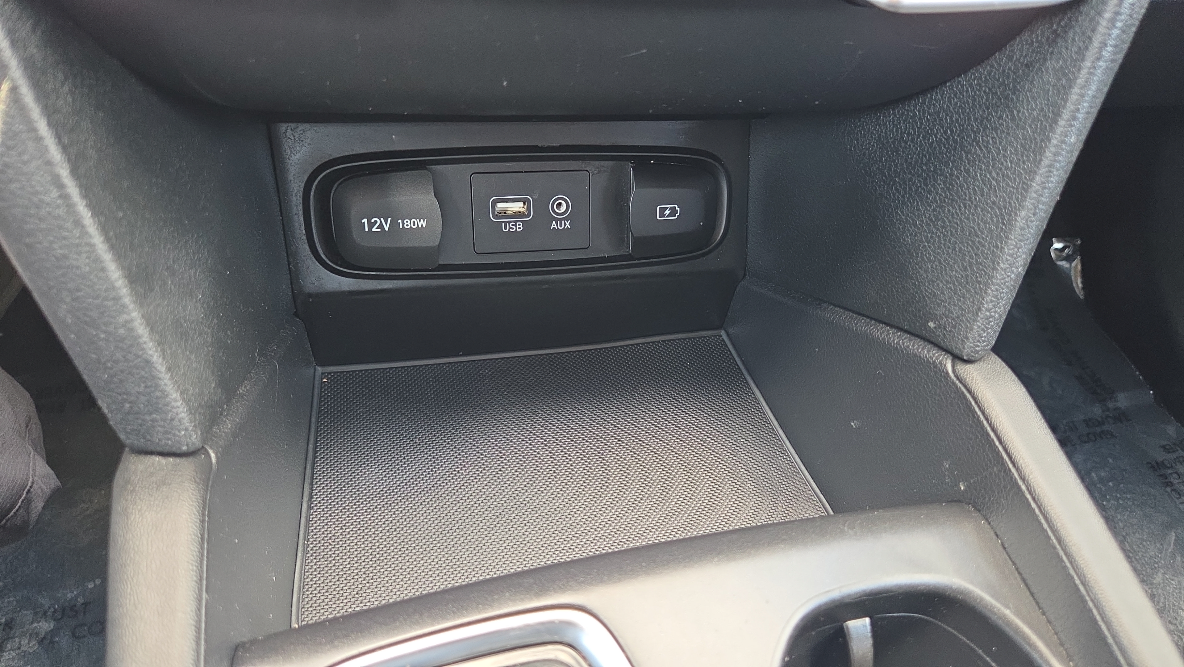 Used 2019 Hyundai Santa Fe SE FWD image 30
