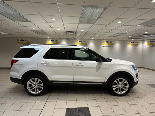 Used 2017 Ford Explorer XLT w/ Equipment Group 202A AWD/4WD image 3