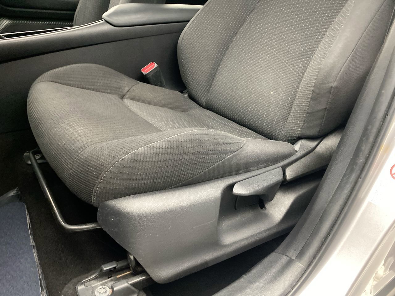 Used 2019 Toyota C-HR XLE FWD image 13
