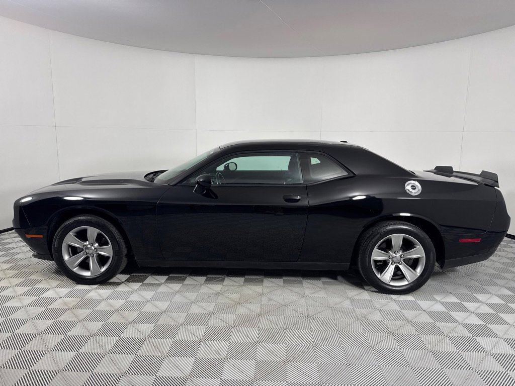 Used 2016 Dodge Challenger SXT image 8