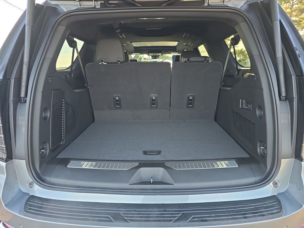 New 2026 Chevrolet Suburban Premier image 23