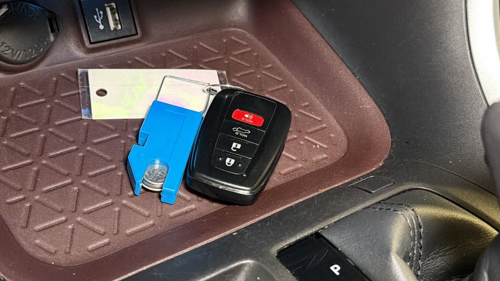 Used 2023 Toyota RAV4 Limited image 31