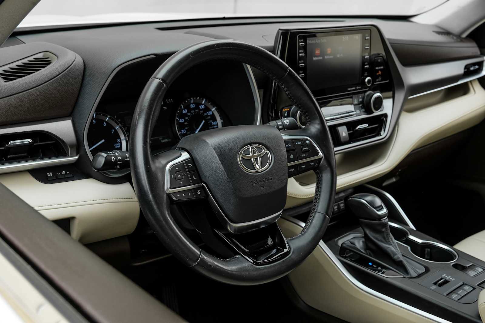 Used 2021 Toyota Highlander XLE image 17