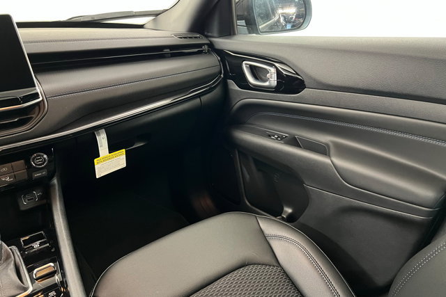 New 2026 Jeep Compass Latitude AWD/4WD image 10