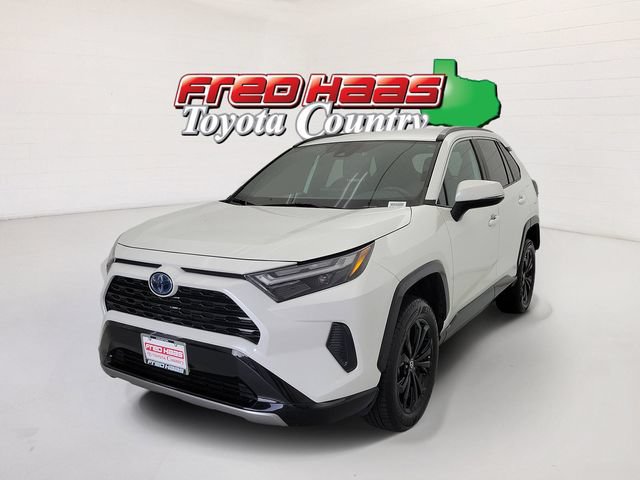 Used 2022 Toyota RAV4 SE AWD/4WD image 1