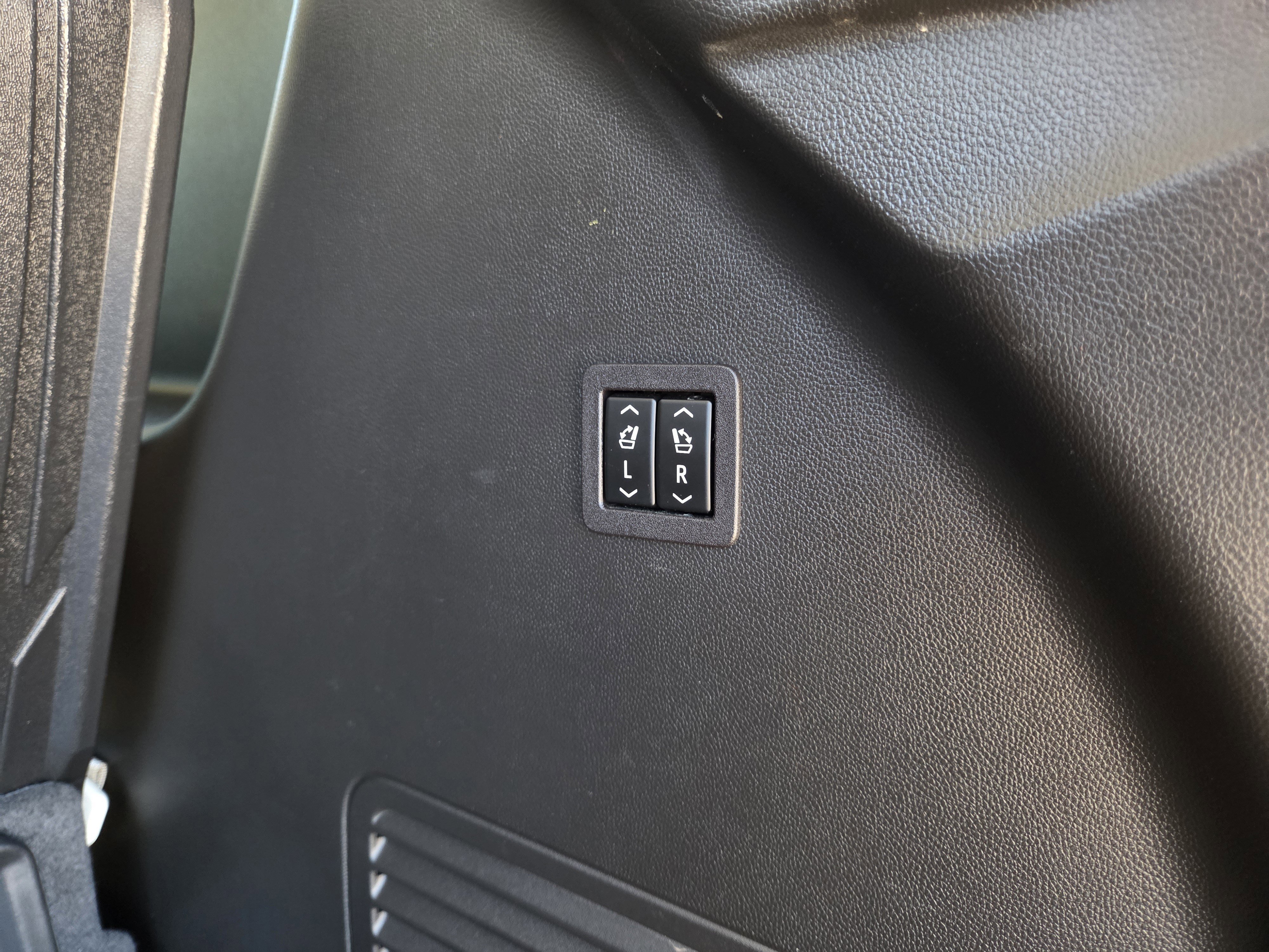 Used 2022 Buick Enclave Avenir w/ Trailering Package, 5000 lbs. image 31