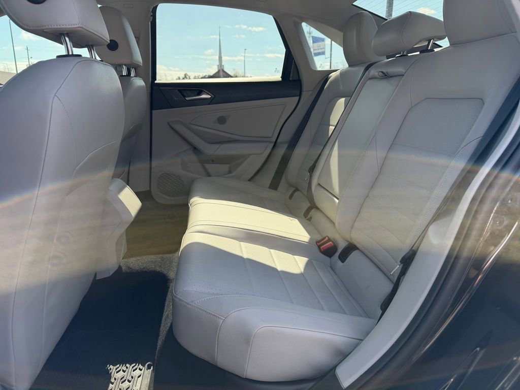 Used 2022 Volkswagen Jetta SE image 9