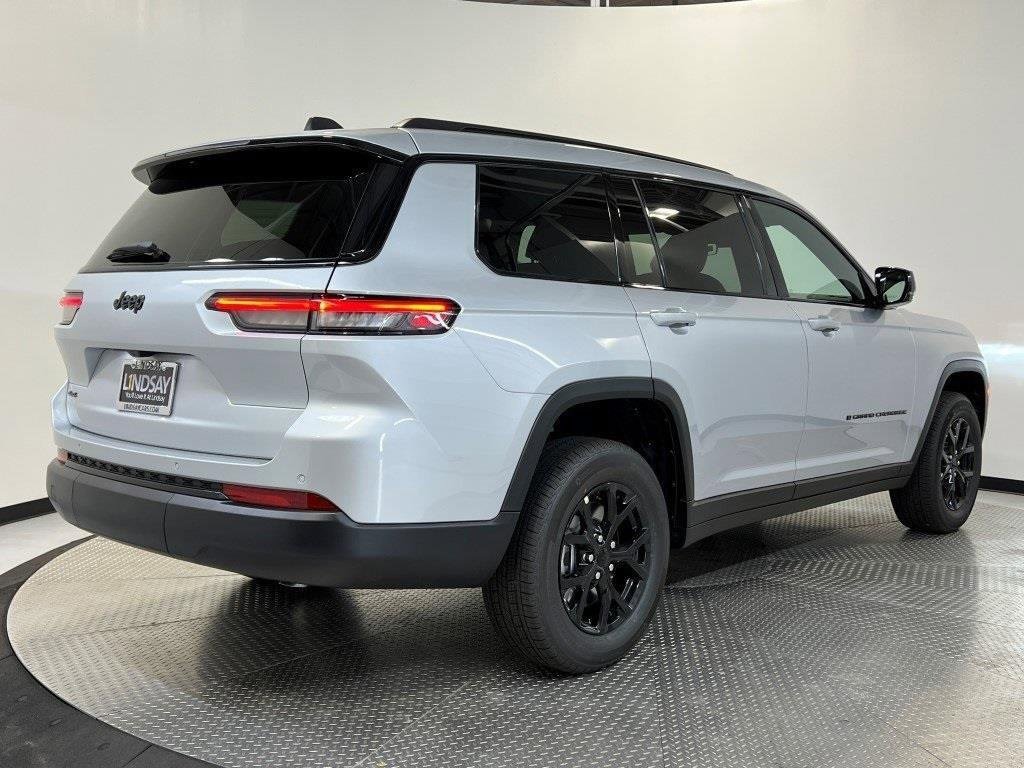 New 2025 Jeep Grand Cherokee L Altitude image 3