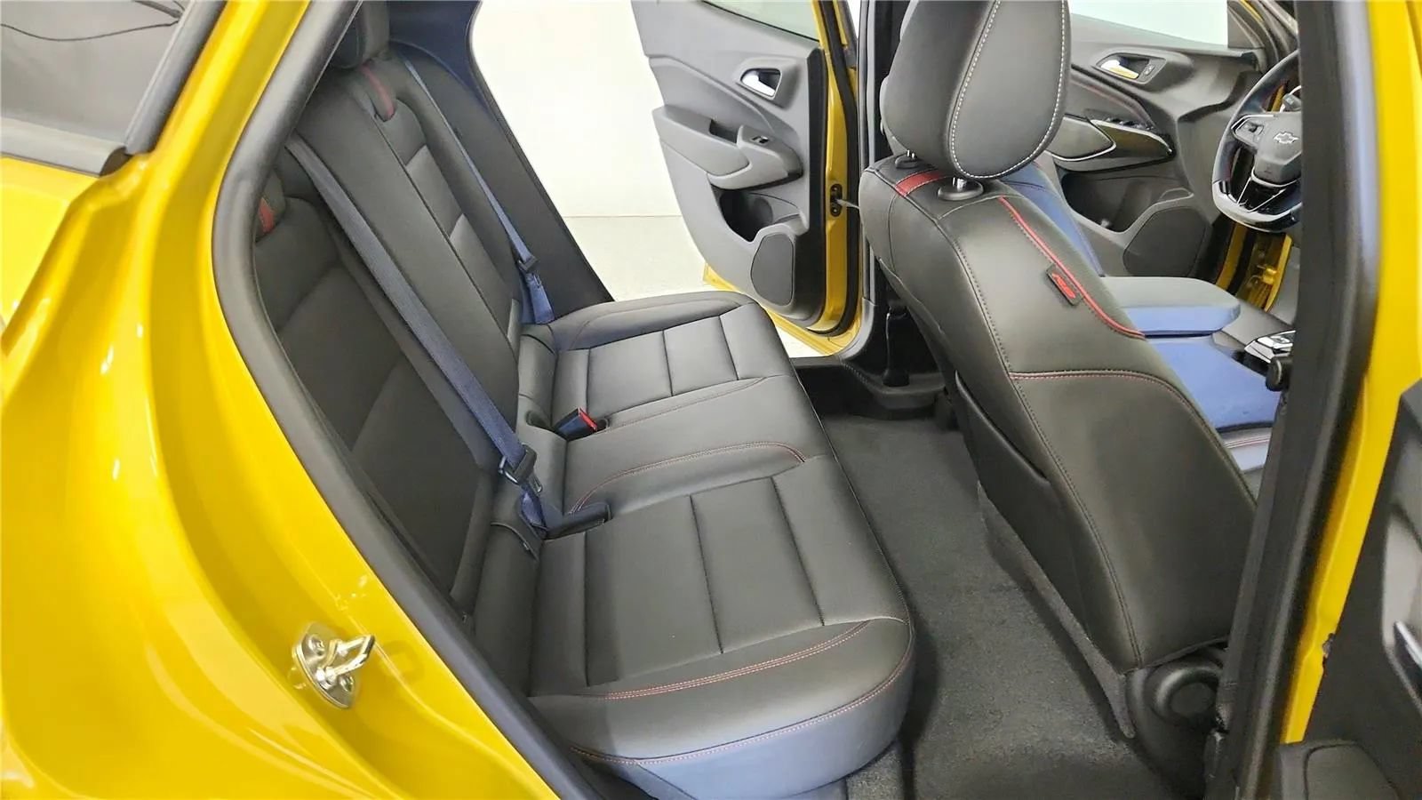 Used 2025 Chevrolet Trax RS w/ Driver Confidence Package FWD image 37