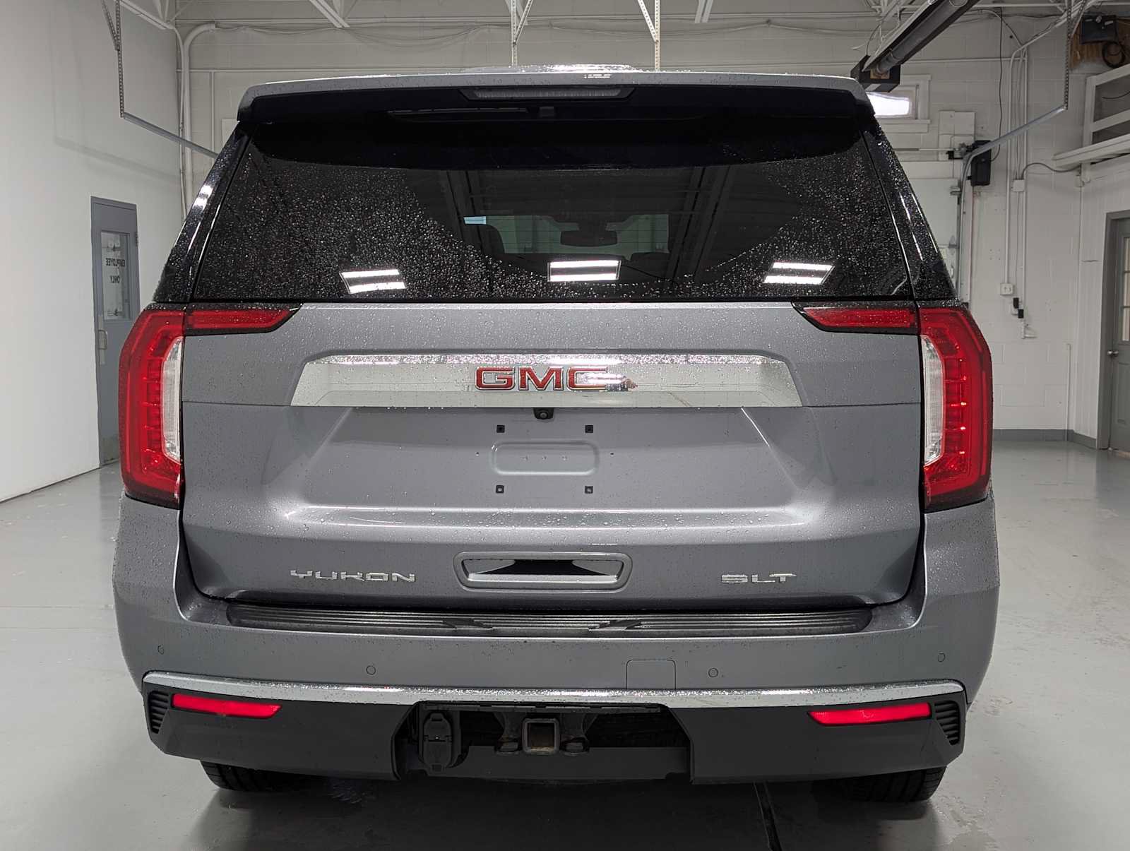 Certified 2022 GMC Yukon SLT w/ SLT Premium Package AWD/4WD image 9
