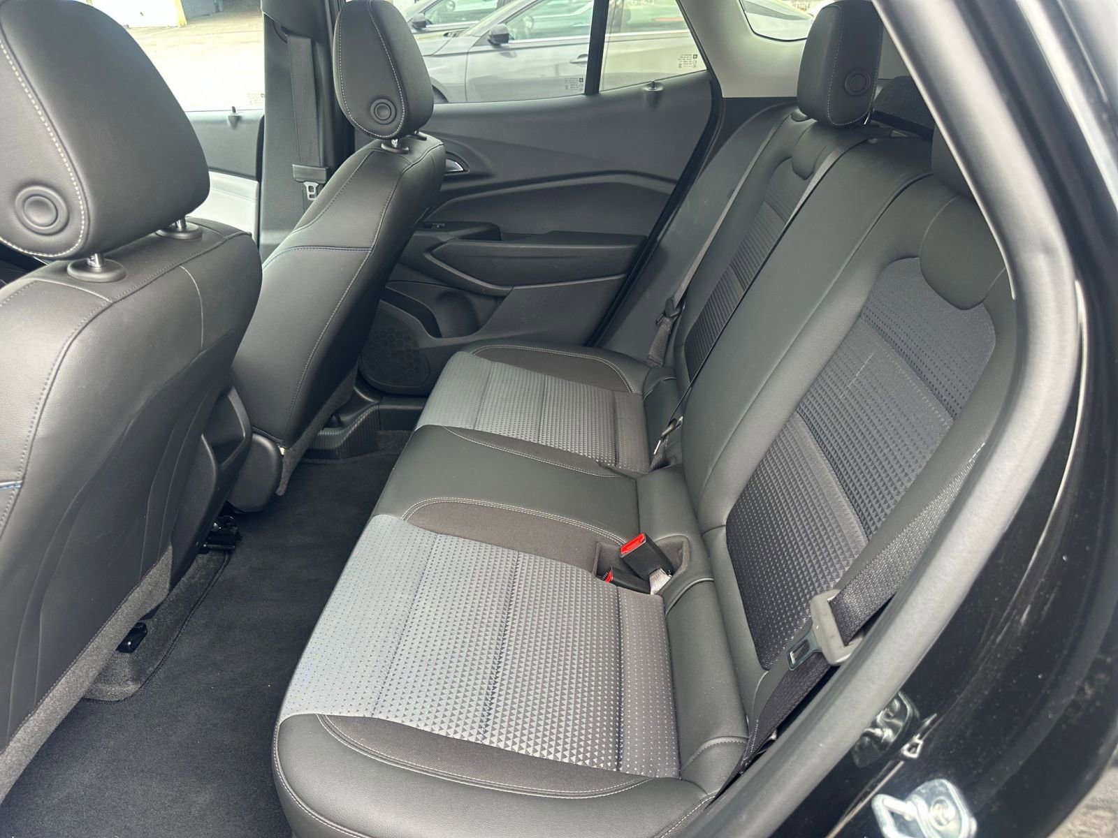 Used 2025 Chevrolet Trax LT image 23