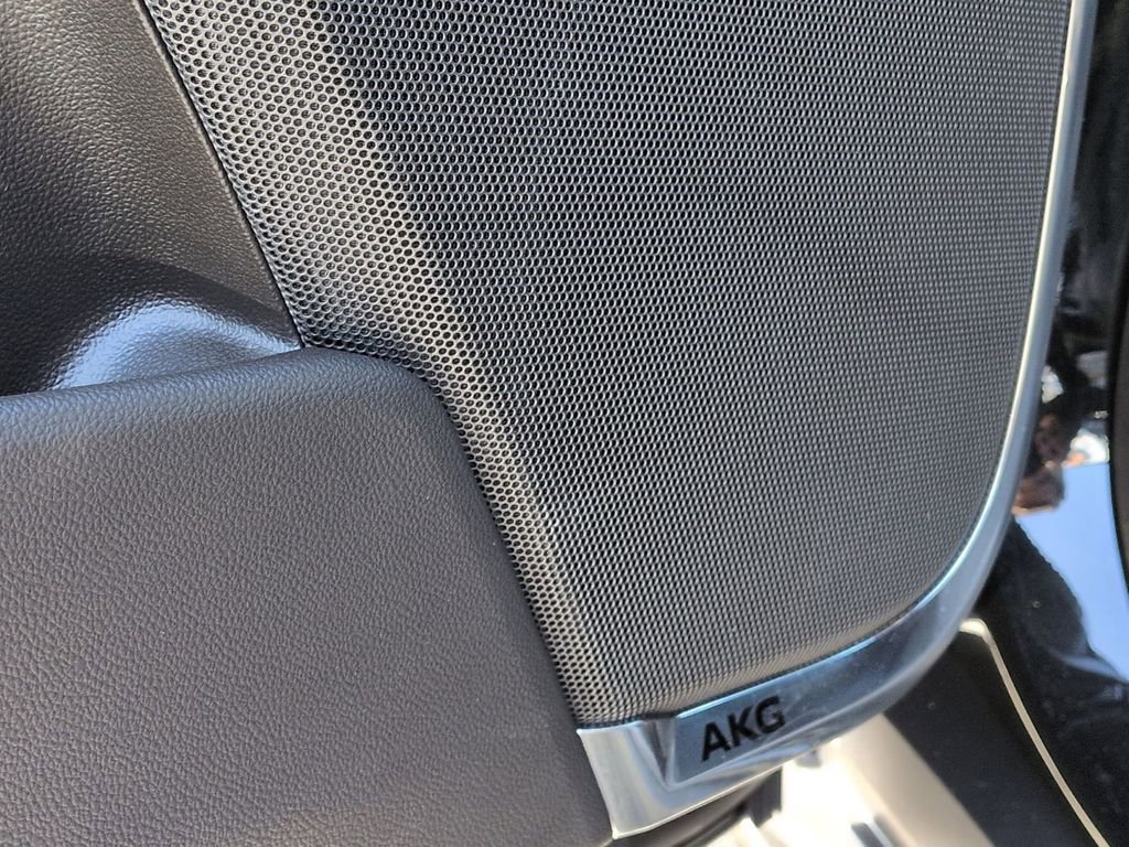 Certified 2025 Cadillac Escalade ESV Premium Luxury image 17