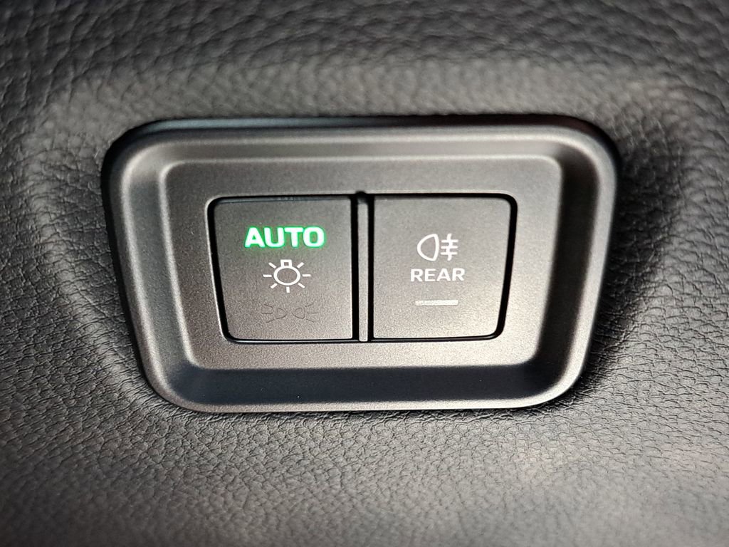 Certified 2025 Porsche Cayenne image 35