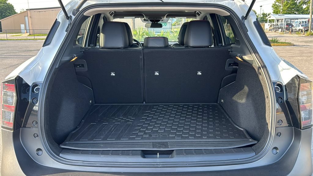 Used 2025 Nissan Kicks SR w/ SR Premium Package FWD image 16