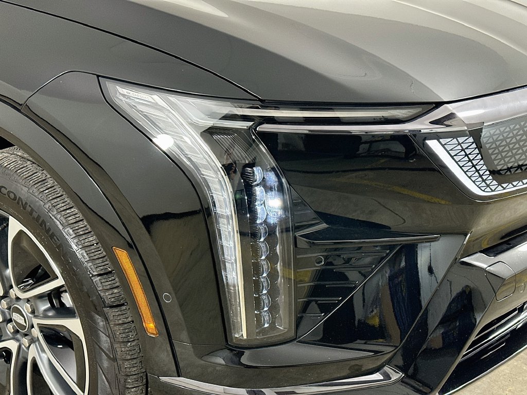Used 2026 Cadillac Optiq Sport 2 w/ LPO, Floor Liner Package AWD/4WD image 39