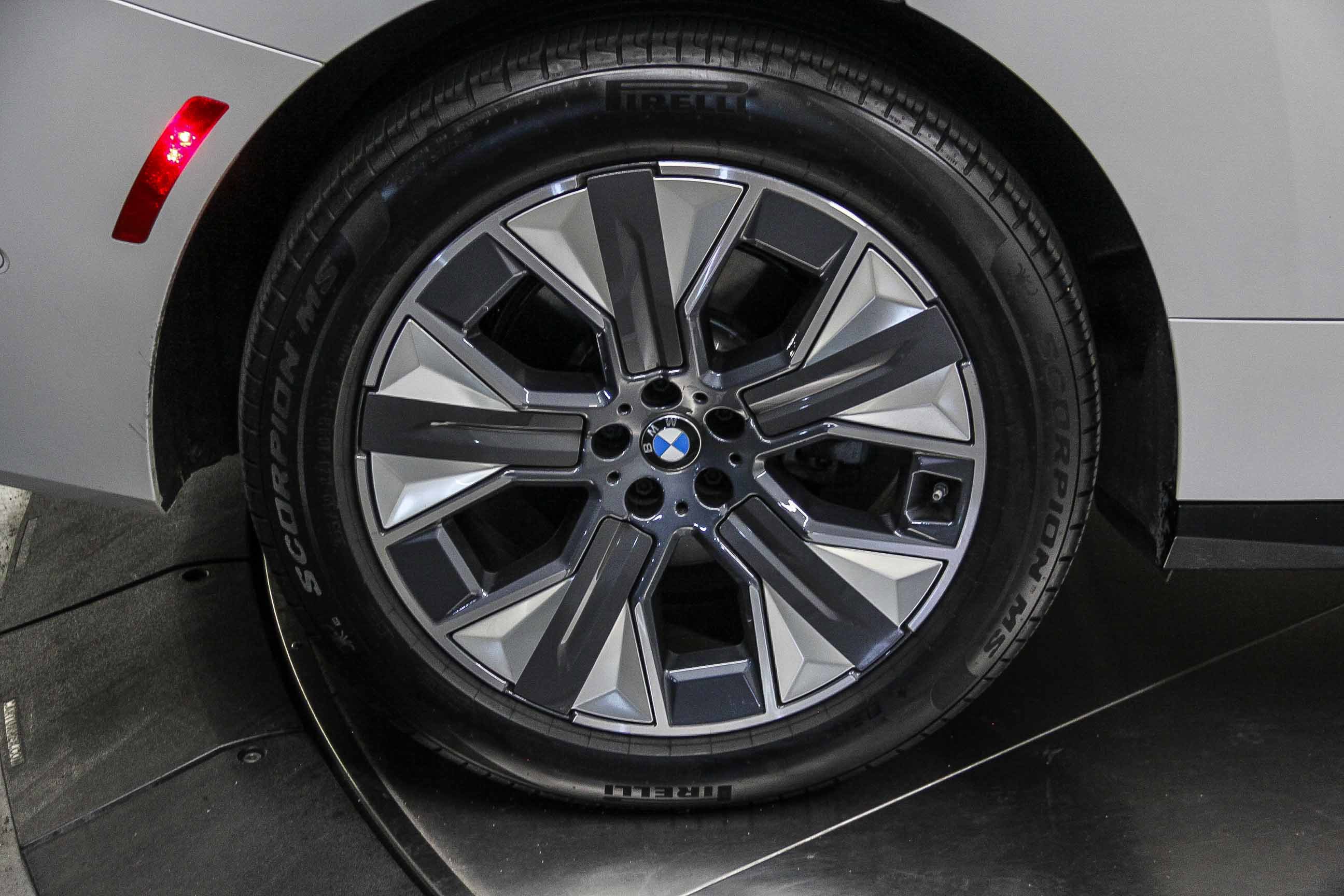 Used 2026 BMW iX xDrive45 w/ Premium Package image 8