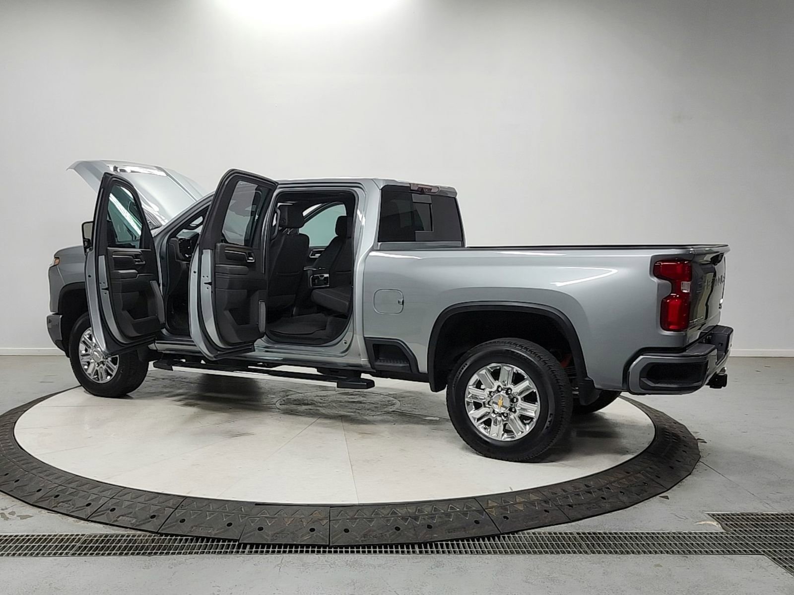 Used 2024 Chevrolet Silverado 2500 High Country w/ Technology Package image 13