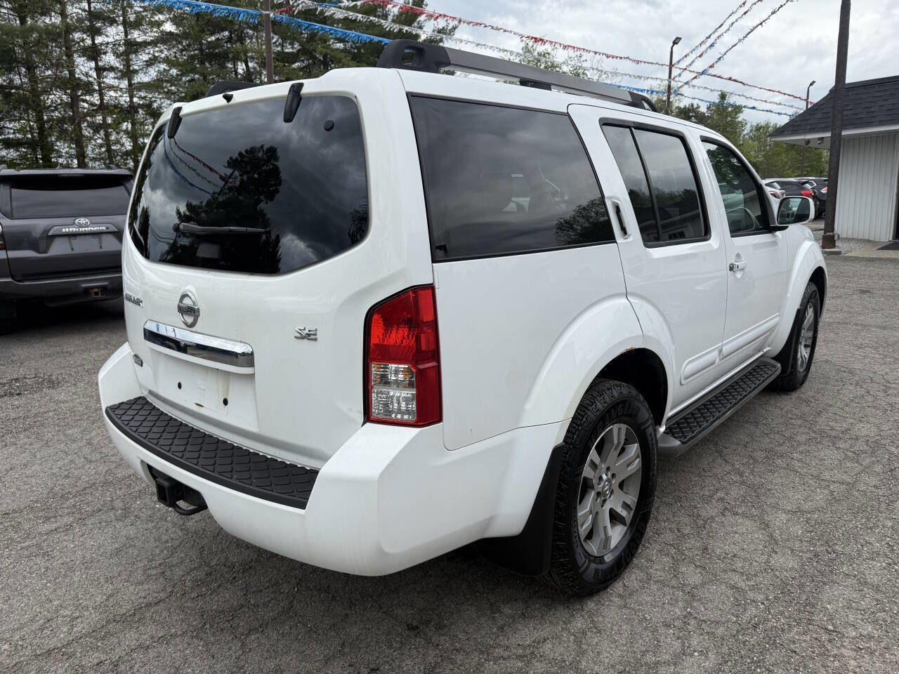 Used 2010 Nissan Pathfinder SE w/ SE Premium Journey Pkg AWD/4WD image 5