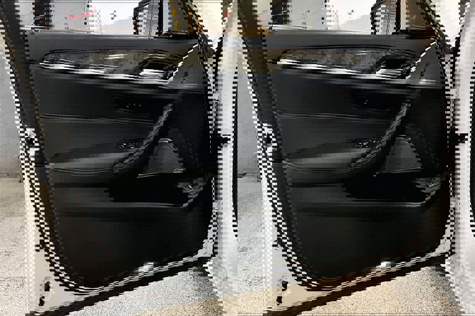 Used 2021 BMW 540i xDrive w/ Premium Package image 21