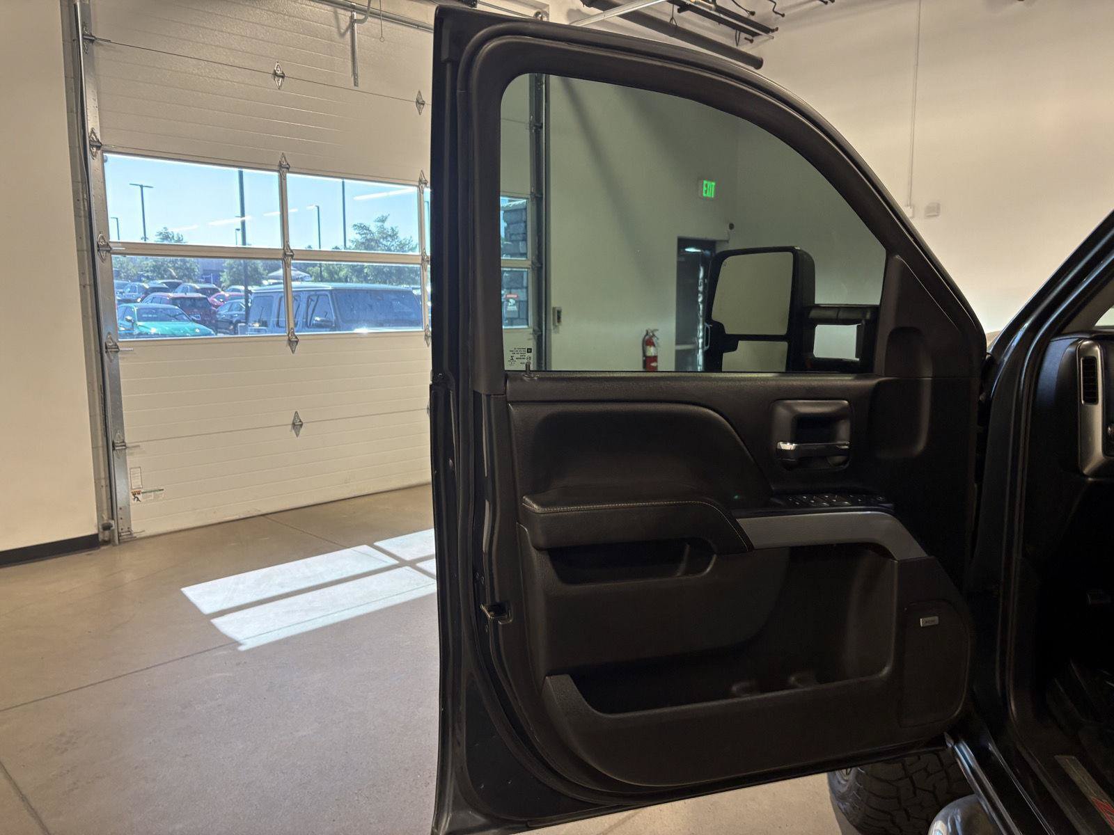 Used 2018 Chevrolet Silverado 1500 LT w/ All Star Edition AWD/4WD image 28