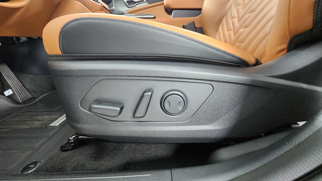 New 2026 Kia Sportage X-Line w/ X-Line Premium Package AWD/4WD image 11
