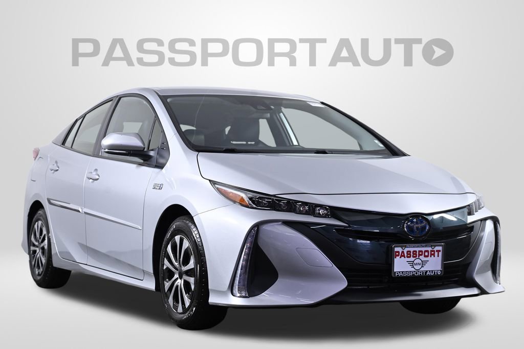 Used 2022 Toyota Prius Prime XLE image 3