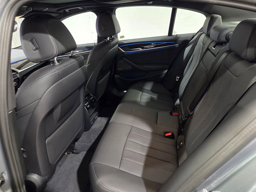 Used 2023 BMW 530e xDrive w/ Premium Package image 10