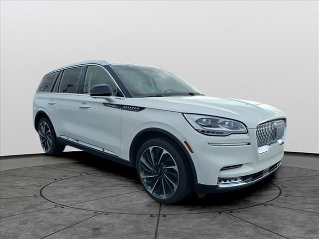 Used 2022 Lincoln Aviator Reserve w/ Equipment Group 201A AWD/4WD image 3