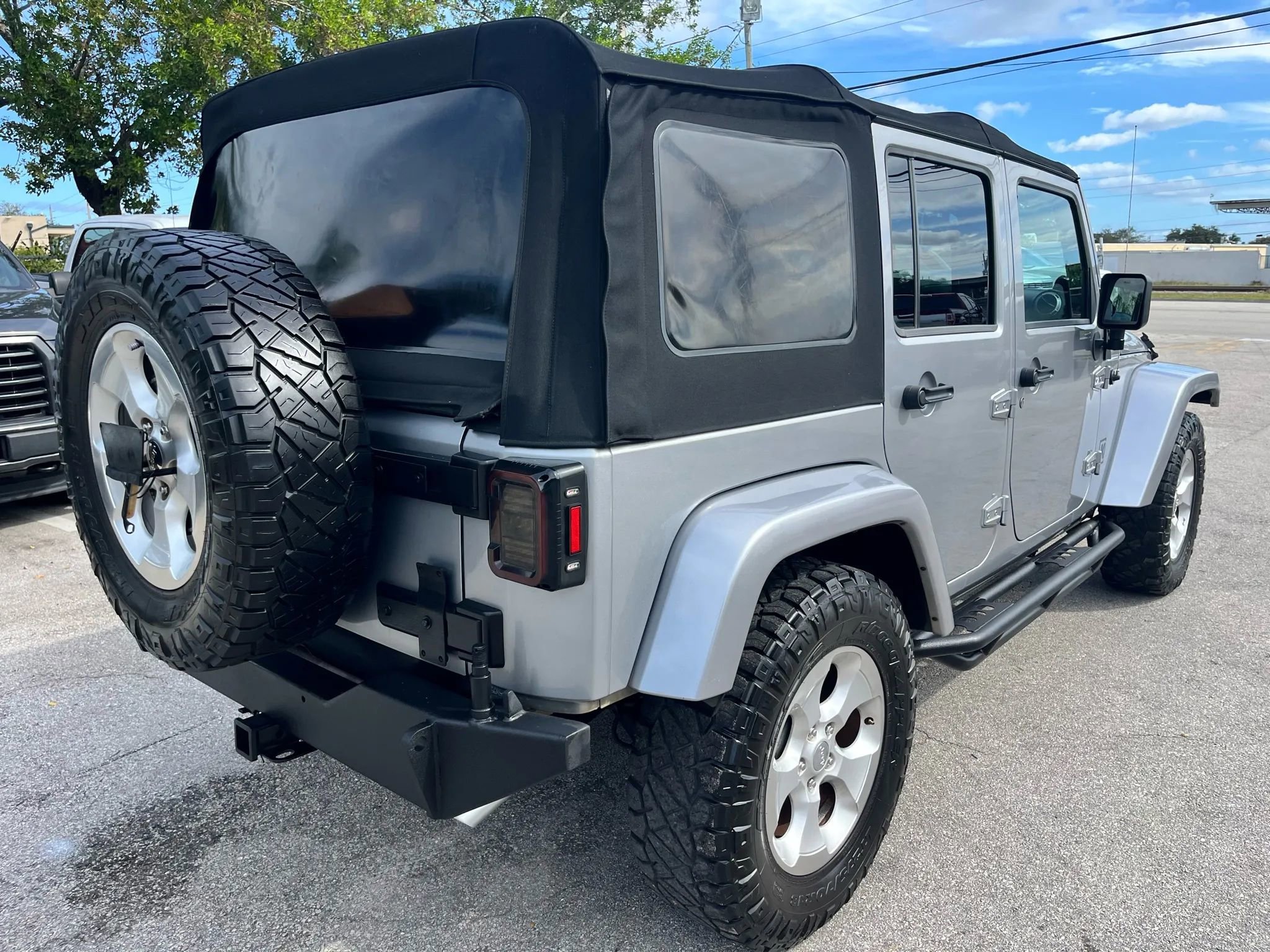 Used 2013 Jeep Wrangler Unlimited Sahara w/ Connectivity Group image 12