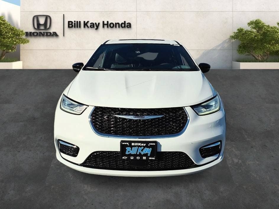 Used 2026 Chrysler Pacifica Limited FWD image 8