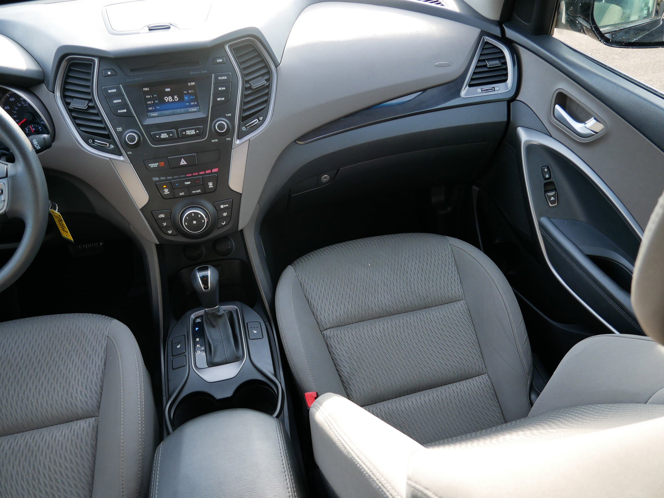 Used 2016 Hyundai Santa Fe SE image 10