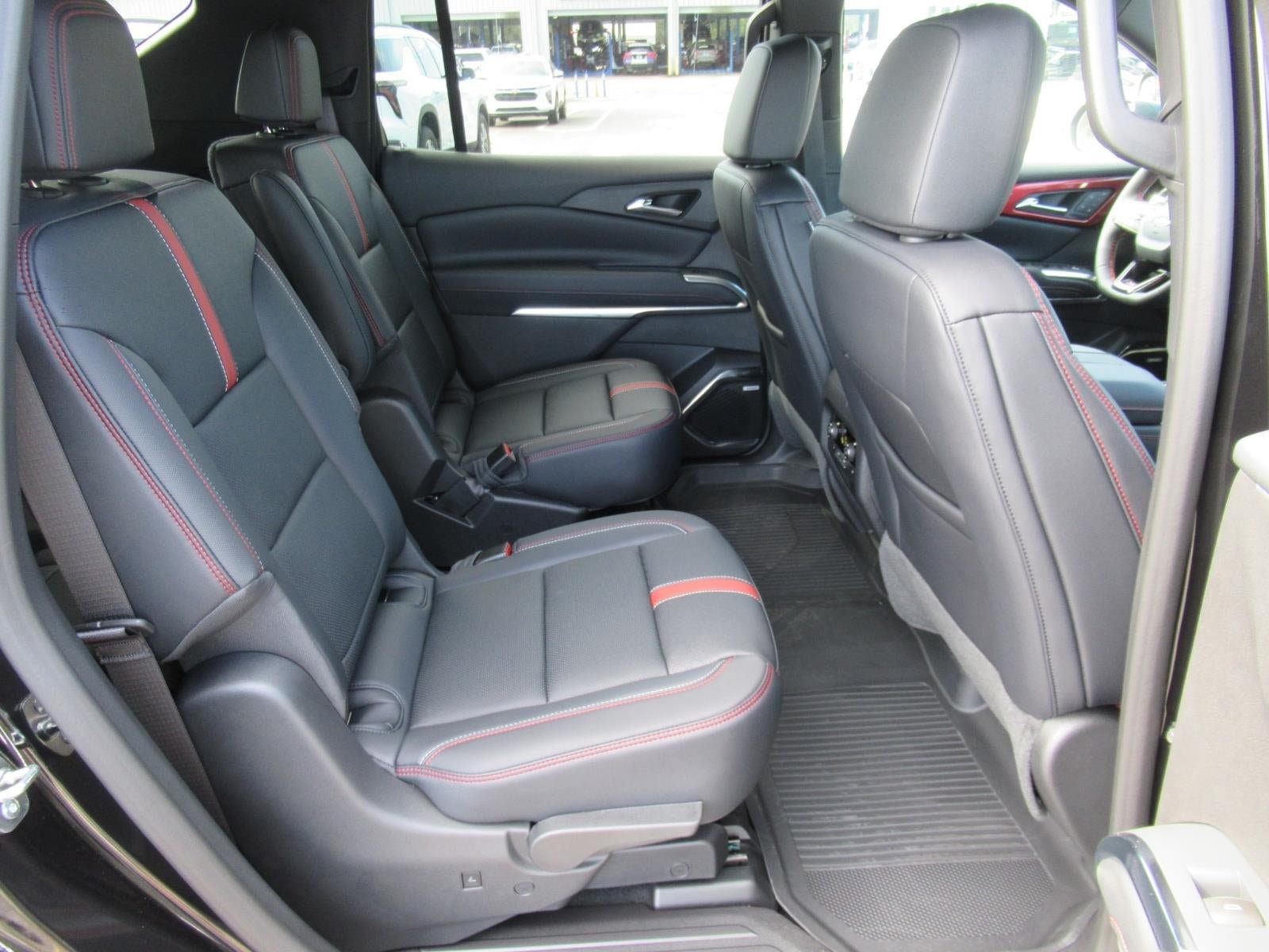 New 2026 Chevrolet Traverse RS w/ LPO, Floor Liner Package FWD image 34