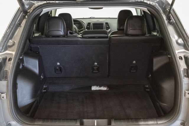 Used 2021 Jeep Cherokee Latitude Lux w/ Comfort/Convenience Group AWD/4WD image 39