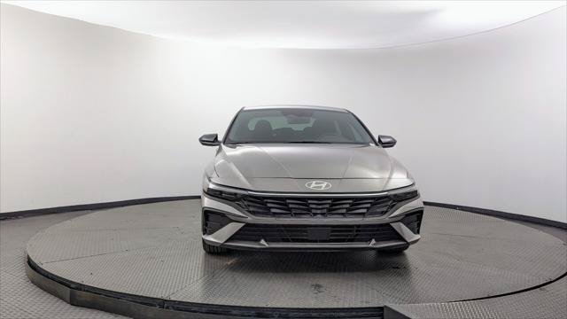 Used 2025 Hyundai Elantra Sport FWD image 12
