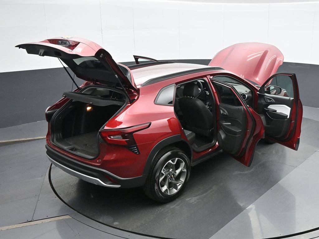 Used 2025 Chevrolet Trax LT w/ LT Convenience Package FWD image 40