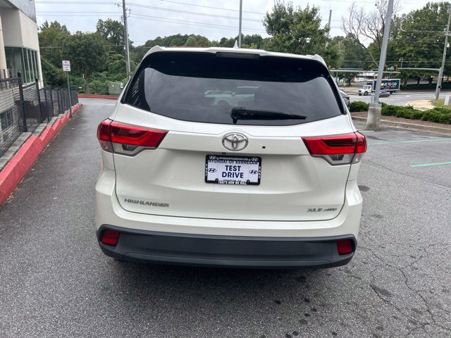 Used 2017 Toyota Highlander XLE AWD/4WD image 4