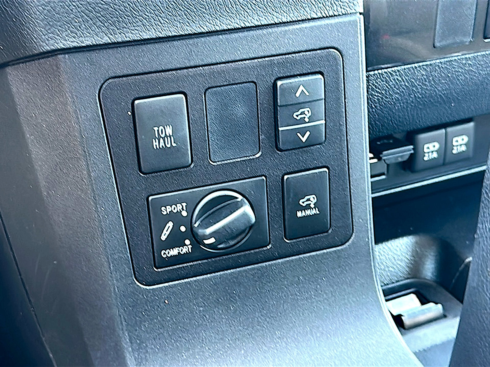 Used 2020 Toyota Sequoia Platinum RWD image 40