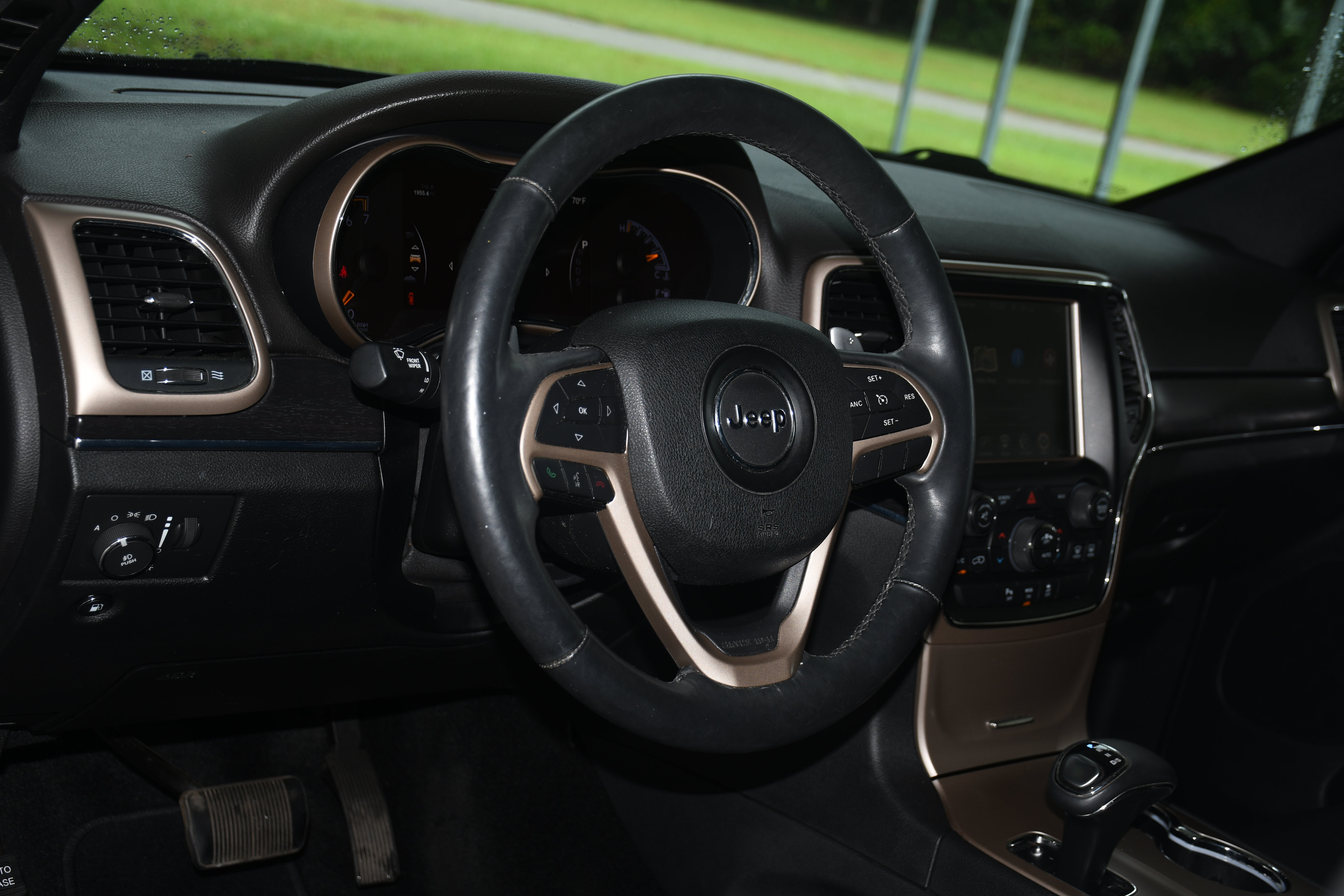 Used 2014 Jeep Grand Cherokee Limited AWD/4WD image 9